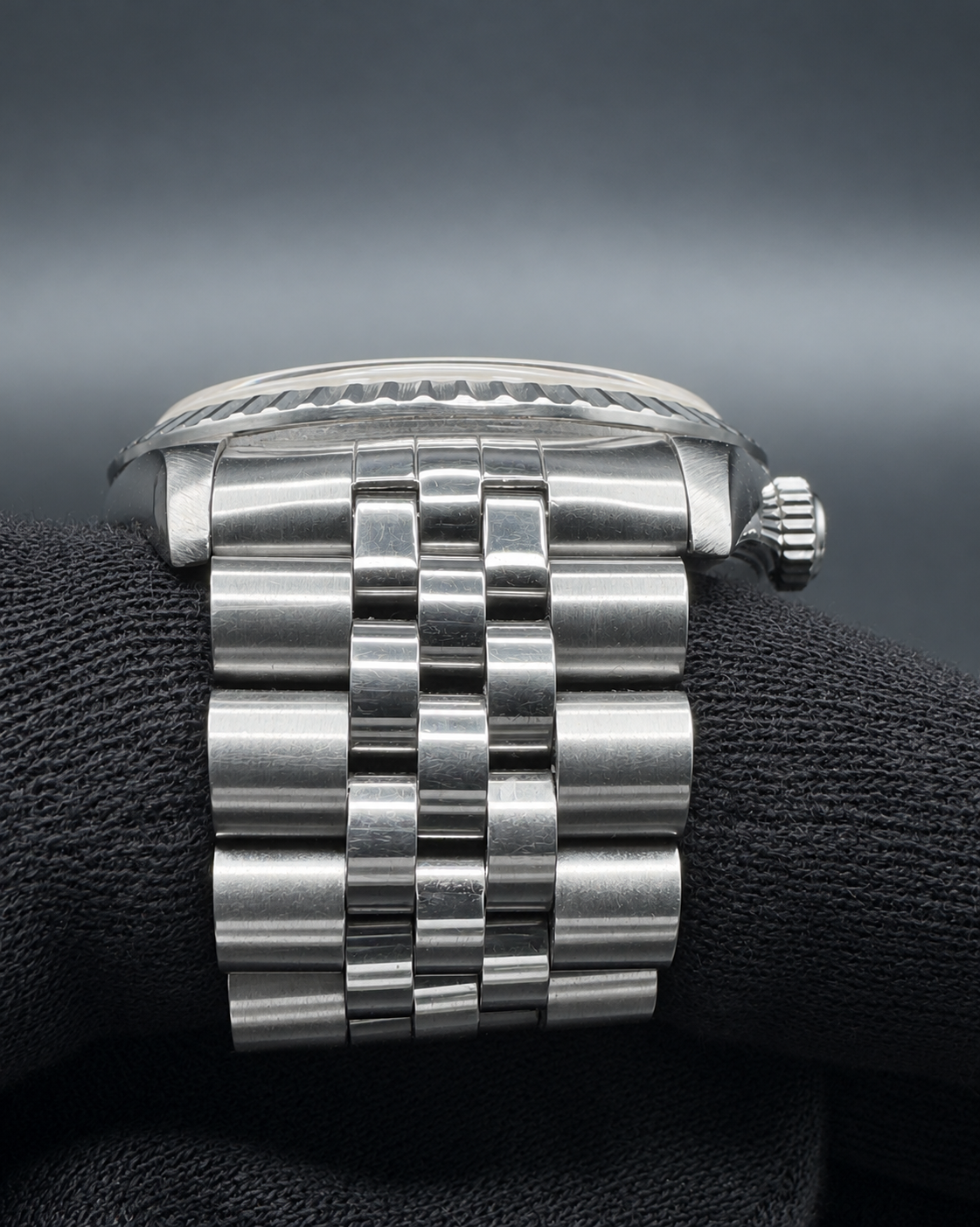 Side profile of the Rolex Datejust 16220 on a cushion, showing the case, crown and Jubilee bracelet.